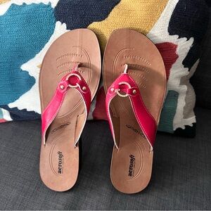 Aerosoft Sandals NWOT size 9 never worn Willow Red black sole